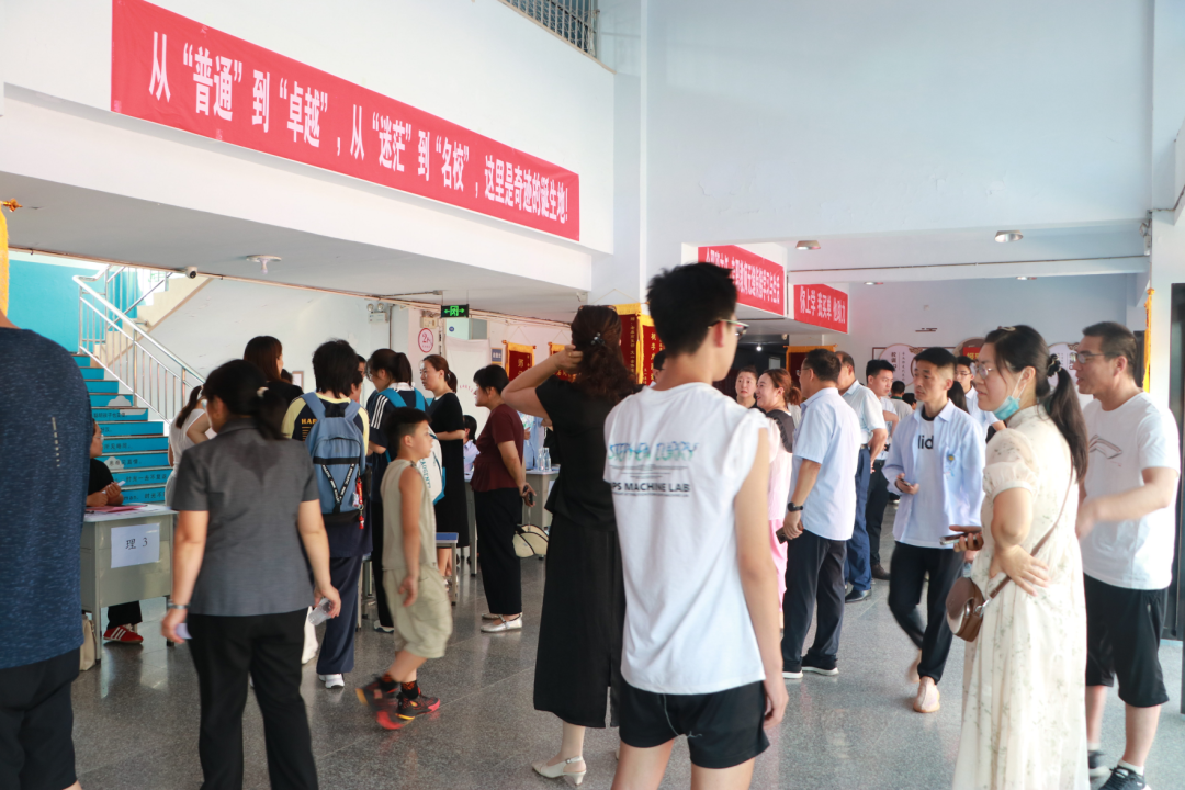 新程启幕处,青春正出发!龙翔教育东校区迎新报到掠影