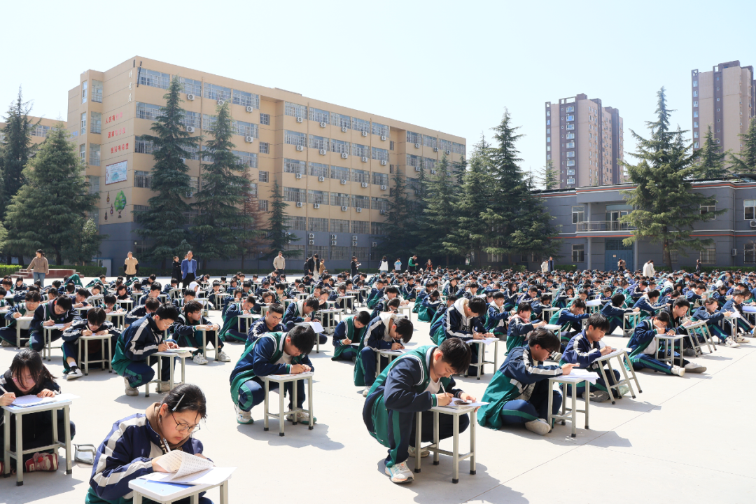 以笔尖力量赋能高考征程：我校高一二年级开展中英文规范书写大赛